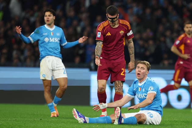 Rasmus Hojlund of SSC Napoli reacts after a foul of Gianluca Mancini of AS Roma during the Serie A 2025 2026 football match between SSC Napoli and AS Roma at Diego Armando Maradona stadium in Naples (Italy), February 15, 2026. cesarexpurini