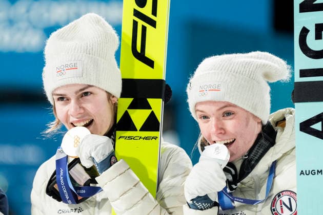 Winter Olympics in Milan Cortina 2026 Val di Fiemme, Italy 20260215. Anna Odine Strom with the gold medal on the podium after jumping the women s large hill in the Predazzo Ski jumping, Skispringen, Ski, nordisch Stadium during the Winter Olympics in Milano Cortina 2026. Photo: Terje Pedersen NTB Val di Fiemme Italy EDITORIAL USE ONLY. RESTRICTED USE FOR BETTING COMPANIES Ref:_SPOTeY7vq8Xcgs.jpg *** Winter Olympics in Milan Cortina 2026 Val di Fiemme, Italy 20260215 Anna Odine Strom with the gold medal on the podium after jumping the women s large hill in the Predazzo Ski Jumping Stadium during the Winter Olympics in Milan Cortina 2026 Photo Terje Pedersen NTB Val di Fiemme Italy EDITORIAL USE ONLY RESTRICTED USE FOR BETTING COMPANIES  Copyright: xTerjexPedersenx xNTBx