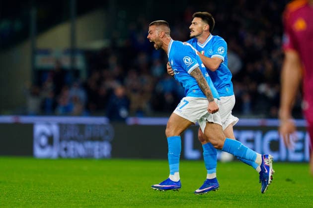SSC Napoli v AS Roma - Serie A Enilive Leonardo Spinazzola of SSC Napoli celebrates after scoring first goal during the serie Serie A Enilive match between SSC Napoli and AS Roma at Stadio Diego Armando Maradona on February 15, 2026 in Naples, Italy Naples Stadio Diego Armando Maradona Naples Italy Copyright: xGiuseppexMaffiax 260215_SerieA_Napoli-Roma_GM_09107