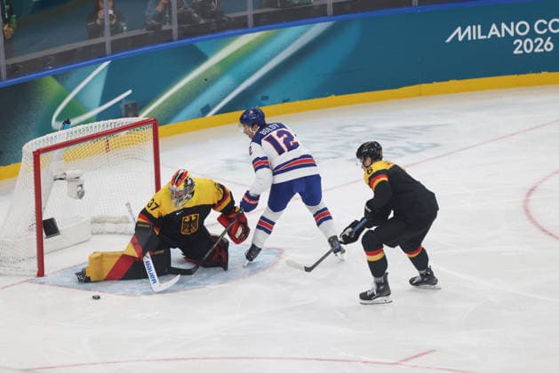Ice hockey, Eishockey Men In Milan, Italy, on February 15, 2026, Franzreb Maximilian and Boldy Matt participate in the Ice Hockey Men s game between the United States of America and Germany on day nine of the Milano Cortina 2026 Winter Olympic Games, Olympische Spiele, Olympia, OS at Milano Santa Giulia Ice Hockey Arena. Milano Italy  Copyright: xMattiaxMarteganix originalFilename:martegani-notitle260215_npFdq.jpg
