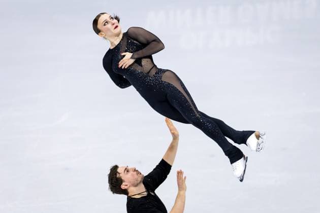 MILAN - Michel Tsiba and Daria Danilova during the short Figure skating, Eiskunstlauf routine in pairs at the Milan Ice Skating Arena at the Milan Winter Olympics. ROBIN VAN LONKHUIJSEN ANP xVIxANPxSportx xxANPxIVx 550820751 originalFilename: 550820751.jpg