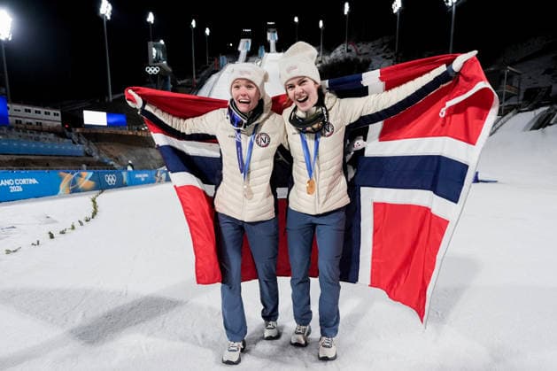Winter Olympics in Milan Cortina 2026 Val di Fiemme, Italy 20260215. Anna Odine Strom with gold medal and Eirin Maria Kvandal with silver medal with bronze medal after jumping large hill for women in Predazzo Ski jumping, Skispringen, Ski, nordisch Stadium during the Winter Olympics in Milano Cortina 2026. Photo: Terje Pedersen NTB Val di Fiemme Italy EDITORIAL USE ONLY. RESTRICTED USE FOR BETTING COMPANIES Ref:_SPOhbZIhfkN8MY.jpg *** Winter Olympics in Milan Cortina 2026 Val di Fiemme, Italy 20260215 Anna Odine Strom with gold medal and Eirin Maria Kvandal with silver medal with bronze medal after jumping large hill for women in Predazzo Ski Jumping Stadium during the Winter Olympics in Milano Cortina 2026 Photo Terje Pedersen NTB Val di Fiemme Italy EDITORIAL USE ONLY RESTRICTED USE FOR BETTING COMPANIES  Copyright: xTerjexPedersenx xNTBx