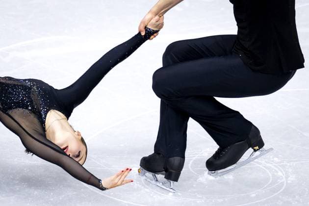 MILAN - Michel Tsiba and Daria Danilova during the short Figure skating, Eiskunstlauf routine in pairs at the Milan Ice Skating Arena at the Milan Winter Olympics. ROBIN VAN LONKHUIJSEN ANP xVIxANPxSportx xxANPxIVx 550821966 originalFilename: 550821966.jpg