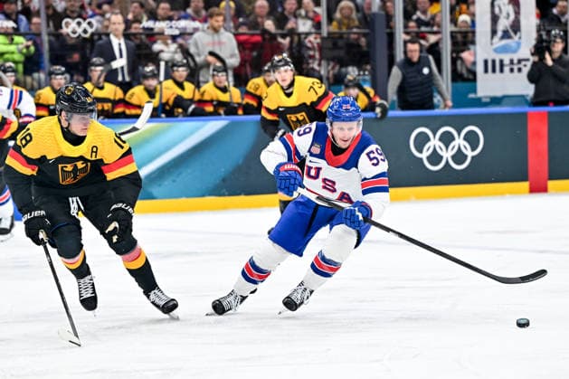 15 02 2026, Milano, Santa Giulia Ice hockey, Eishockey Arena, Winter Olympics: USA - Germany (Ice Hockey), Jake Guentzel of United States against Tim Stutzle of Germany Milano Santa Giulia Ice Hockey Arena Lombardy Italy *** 15 02 2026, Milano, Santa Giulia Ice Hockey Arena, Winter Olympics USA Germany Ice Hockey , Jake Guentzel of United States against Tim Stutzle of Germany Milano Santa Giulia Ice Hockey Arena Lombardy Italy Copyright: xJustPictures.ch AndreaxBrancax jp-en-AnBr-AB-AAB_651015022026