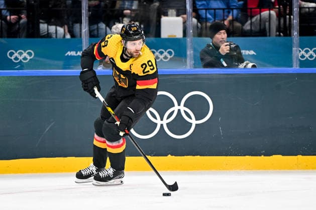 15 02 2026, Milano, Santa Giulia Ice hockey, Eishockey Arena, Winter Olympics: USA - Germany (Ice Hockey), Leon Draisaitl of Germany Milano Santa Giulia Ice Hockey Arena Lombardy Italy *** 15 02 2026, Milano, Santa Giulia Ice Hockey Arena, Winter Olympics USA Germany Ice Hockey , Leon Draisaitl of Germany Milano Santa Giulia Ice Hockey Arena Lombardy Italy Copyright: xJustPictures.ch AndreaxBrancax jp-en-AnBr-AB-AAB_658315022026