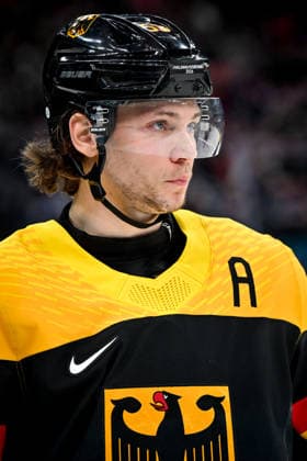 15 02 2026, Milano, Santa Giulia Ice hockey, Eishockey Arena, Winter Olympics: USA - Germany (Ice Hockey), Moritz Seider of Germany Milano Santa Giulia Ice Hockey Arena Lombardy Italy *** 15 02 2026, Milano, Santa Giulia Ice Hockey Arena, Winter Olympics USA Germany Ice Hockey , Moritz Seider of Germany Milano Santa Giulia Ice Hockey Arena Lombardy Italy Copyright: xJustPictures.ch AndreaxBrancax jp-en-AnBr-AB-AAB_665215022026