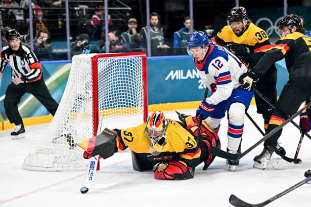15 02 2026, Milano, Santa Giulia Ice hockey, Eishockey Arena, Winter Olympics: USA - Germany (Ice Hockey), goalkeeper Maximilian Franzreb of Germany makes a save on Matt Boldy of United States Milano Santa Giulia Ice Hockey Arena Lombardy Italy *** 15 02 2026, Milano, Santa Giulia Ice Hockey Arena, Winter Olympics USA Germany Ice Hockey , goalkeeper Maximilian Franzreb of Germany makes a save on Matt Boldy of United States Milano Santa Giulia Ice Hockey Arena Lombardy Italy Copyright: xJustPictures.ch AndreaxBrancax jp-en-AnBr-AB-AAB_674815022026