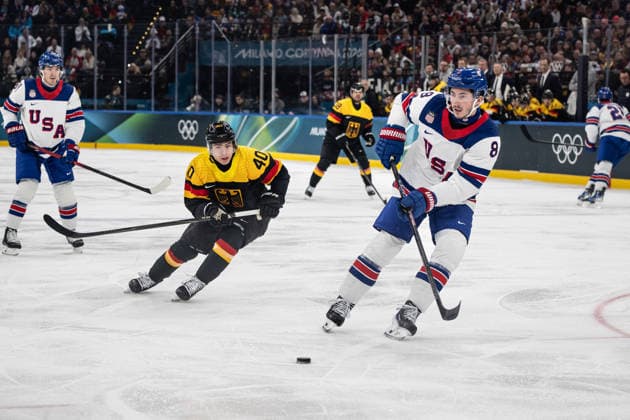 Alexander Ehl (Germany, 40) and Zach Werenski (United States of America, 8) in action during the Menss Ice hockey, Eishockey group stage game between the United States (USA) and Germany (GER) at the Olympic Winter games, Winterspiele,Spiele, Summer games Milano Cortina 2026 at the Milano Santa Giulia Ice Hockey Arena, Milan, Italy, on February 15, 2026. im Gruppenspiel der Männer im Eishockey zwischen den USA (USA) und Deutschland (GER) bei den Olympischen Winterspielen Milano Cortina 2026 in der Milano Santa Giulia Ice Hockey Arena, Mailand, Italien, am 15. Februar 2026. *** Alexander Ehl Germany, 40 and Zach Werenski United States of America, 8 in action during the Mens ice hockey group stage game between the United States USA and Germany GER at the Olympic Winter Games Milano Cortina 2026 at the Milano Santa Giulia Ice Hockey Arena, Milan, Italy, on February 15, 2026 in the Mens ice hockey group stage game between the United States USA and Germany GER at the Olympic Winter Games Milano Cortina 2026 at the Milano Santa Giulia Ice Hockey Arena, Milan, Italy, on February 15, 2026 Copyright: HMBxMedia MarcxNiemeyer