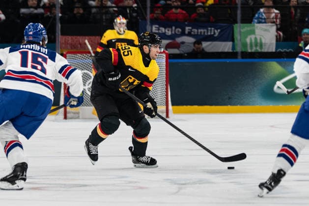 Frederik Tiffels (Germany, 95) in action during the Menss Ice hockey, Eishockey group stage game between the United States (USA) and Germany (GER) at the Olympic Winter games, Winterspiele,Spiele, Summer games Milano Cortina 2026 at the Milano Santa Giulia Ice Hockey Arena, Milan, Italy, on February 15, 2026. im Gruppenspiel der Männer im Eishockey zwischen den USA (USA) und Deutschland (GER) bei den Olympischen Winterspielen Milano Cortina 2026 in der Milano Santa Giulia Ice Hockey Arena, Mailand, Italien, am 15. Februar 2026. *** Frederik Tiffels Germany, 95 in action during the Mens ice hockey group stage game between the United States USA and Germany GER at the Olympic Winter Games Milano Cortina 2026 at the Milano Santa Giulia Ice Hockey Arena, Milan, Italy, on February 15, 2026 in the Mens ice hockey group stage game between the United States USA and Germany GER at the Olympic Winter Games Milano Cortina 2026 at the Milano Santa Giulia Ice Hockey Arena, Milan, Italy, on February 15, 2026 Copyright: HMBxMedia MarcxNiemeyer