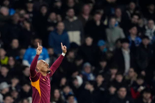 Donyell Malen (AS Roma) celebrates after scoring his team s first goal, Serie A, SSC Napoli v AS Roma, Diego Maradona Stadium, February 15, 2026, Napoli, Italy.