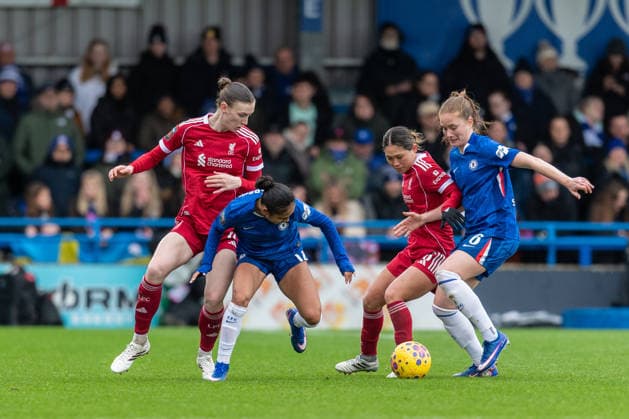 Alyssa Thompson and Sjoeke Nüsken of Chelsea (in blue) challenge for the ball with looks on Jenna Clark and Fuka Nagano of Liverpool during the Women s Super League match between Chelsea Women and Liverpool Women at the Kingsmeadow Stadium, Kingston, England on 15 February 2026. Copyright: xGrantxWinterx 44550125