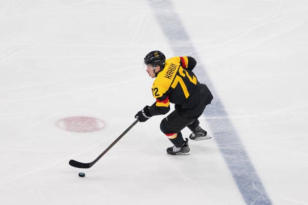 Dominik Kahun (Germany, 72) in action during the Menss Ice hockey, Eishockey group stage game between the United States (USA) and Germany (GER) at the Olympic Winter games, Winterspiele,Spiele, Summer games Milano Cortina 2026 at the Milano Santa Giulia Ice Hockey Arena, Milan, Italy, on February 15, 2026. im Gruppenspiel der Männer im Eishockey zwischen den USA (USA) und Deutschland (GER) bei den Olympischen Winterspielen Milano Cortina 2026 in der Milano Santa Giulia Ice Hockey Arena, Mailand, Italien, am 15. Februar 2026. *** Dominik Kahun Germany, 72 in action during the Mens ice hockey group stage game between the United States USA and Germany GER at the Olympic Winter Games Milano Cortina 2026 at the Milano Santa Giulia Ice Hockey Arena, Milan, Italy, on February 15, 2026 in the Mens ice hockey group stage game between the United States USA and Germany GER at the Olympic Winter Games Milano Cortina 2026 at the Milano Santa Giulia Ice Hockey Arena, Milan, Italy, on February 15, 2026 Copyright: HMBxMedia MarcxNiemeyer