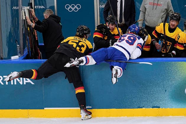 SEIDER Moritz Team GER Eishockey Vorrunde Spiel USA - Deutschland Olympics - Olympische Winterspiele 2026 Mailand - Cortina 06 - 22 Februar 2026 in Italien am 15.02.2026 in Mailand *** SEIDER Moritz Team GER Ice Hockey Preliminary Round Match USA Germany Olympics Olympic Winter Games 2026 Milan Cortina 06 February 22, 2026 in Italy on February 15, 2026 in Milan Copyright: xx