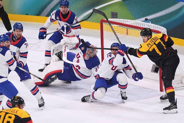 PETERKA John Torwart Team GER Eishockey Vorrunde Spiel USA - Deutschland Olympics - Olympische Winterspiele 2026 Mailand - Cortina 06 - 22 Februar 2026 in Italien am 15.02.2026 in Mailand *** PETERKA John Goaltender Team GER Ice Hockey Preliminary Round Match USA Germany Olympics Olympic Winter Games 2026 Milan Cortina 06 February 22 2026 in Italy on 15 02 2026 in Milan Copyright: xx