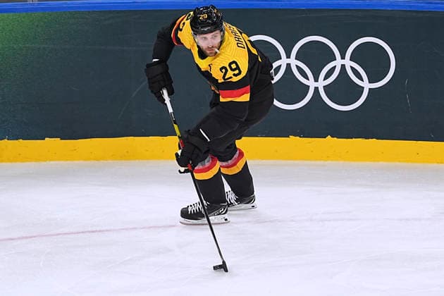 DRAISAITL Leon Team GER Eishockey Vorrunde Spiel USA - Deutschland Olympics - Olympische Winterspiele 2026 Mailand - Cortina 06 - 22 Februar 2026 in Italien am 15.02.2026 in Mailand *** DRAISAITL Leon Team GER Ice Hockey Preliminary Round Match USA Germany Olympics Olympic Winter Games 2026 Milan Cortina 06 February 22, 2026 in Italy on February 15, 2026 in Milan Copyright: xx