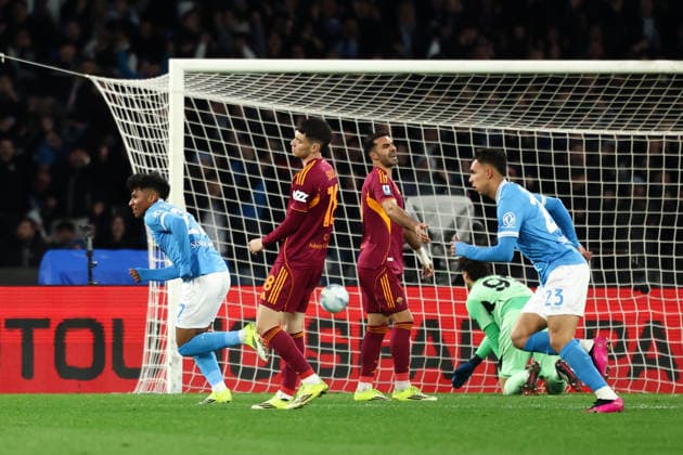 Alisson Santos of SSC Napoli (l) celebrates after scoring the goal of 2-2 during the Serie A 2025 2026 football match between SSC Napoli and AS Roma at Diego Armando Maradona stadium in Naples (Italy), February 15, 2026. cesarexpurini