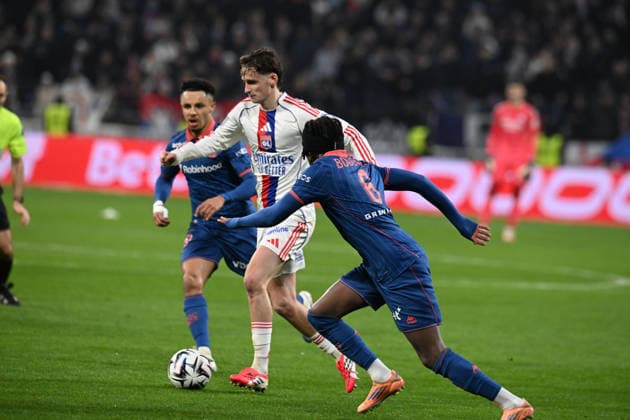Football : Olympique Lyonnais v OGC Nice - Ligue 1 - 15 02 2026 Tyler MORTON of Lyon during the French league 1 match between Olympique Lyonnais and OGC Nice at Groupama Stadium Decines Charpieu Lyon France on February 15, 2026 LYONFrance  Copyright: xMouradxAllilix