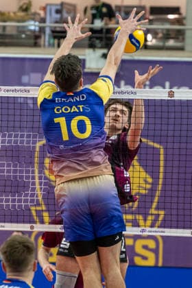 1 Volleyball Bundesliga season 2025 2026 Cerebricks Volley Goats Mitteldeutschland vs Netzhoppers KW Halle, Germany February 15, 2026 In the picture Erik Brand Bitterfeld and Isaiah Olfert Netzhoppers Halle Saale swh Arena Sachsen Anhalt Germany
