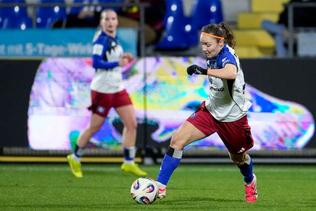 Melanie Brunnthaler HSV, 11 , on the ball, cropped, full body, single image, single photo, action, action, 15 02 2026, Sinsheim Hoffenheim Germany , Soccer, Google Pixel Women Bundesliga, TSG 1899 Hoffenheim Hamburger SV, DFB DFL REGULATIONS PROHIBIT ANY USE OF PHOTOGRAPHS AS IMAGE SEQUENCES AND OR QUASI VIDEO xozx