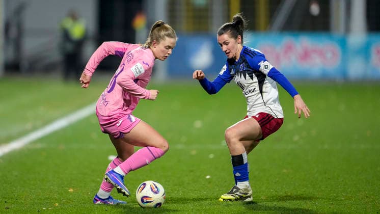 v li Valesca Ampoorter TSG, 18 , Pauline Machtens HSV, 28 , duel, duel, tackle, tackling, dynamics, action, action, 15 02 2026, Sinsheim Hoffenheim Germany , Football, Google Pixel Women Bundesliga, TSG 1899 Hoffenheim Hamburger SV, DFB DFL REGULATIONS PROHIBIT ANY USE OF PHOTOGRAPHS AS IMAGE SEQUENCES AND OR QUASI VIDEO xozx