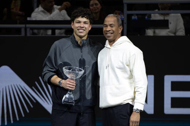 February 15, 2026, Frisco, Texas, USA: BEN SHELTON (USA) and his coach BRYAN SHELTON pose for a photo during a menâ€⠢s singles final match at the 2026 Nexo Dallas Open at The Ford Center at The Star in Frisco, Texas. Ben Shelton won the Dallas Open singles title after defeating Taylor Fritz, 3:6, 6:3, 7:5. Tennis 2026: Dallas Open: Shelton. 3:6, 6:3, 7:5 Fritz - ZUMAh193 20260215_zsp_h193_043 Copyright: xDanielxMcGregor-Huyerx