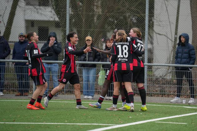 Germany, Frankfurt am Main, 2 Womens Bundesliga 2025 26 Eintracht Frankfurt II vs 1 FSV Mainz 05, Mira Arouna Eintracht Frankfurt, 28 , Carlotta Schwoerer Eintracht Frankfurt, 18 , Tessa Zimmermann Eintracht Frankfurt, 27 , Dilara Acikgöz Eintracht Frankfurt, 33 celebrate the 1 0 Copyright: xMirjamxGeigerx
