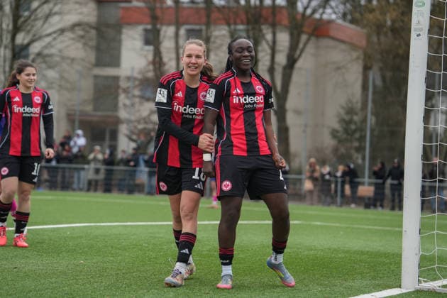 Germany, Frankfurt am Main, 2 Womens Bundesliga 2025 26 Eintracht Frankfurt II vs 1 FSV Mainz 05, Mira Arouna Eintracht Frankfurt, 28 , Carlotta Schwoerer Eintracht Frankfurt, 18 celebrate the 2 0 Copyright: xMirjamxGeigerx