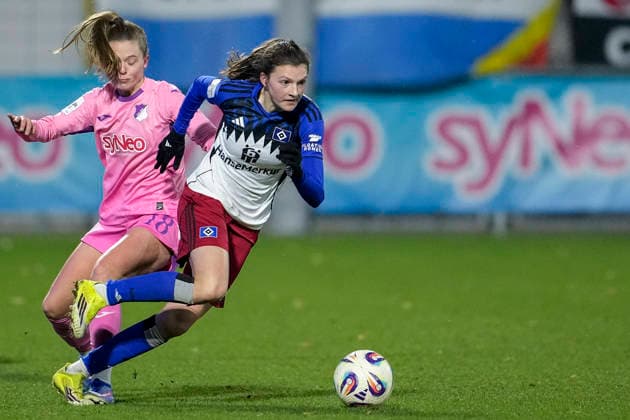 v li Valesca Ampoorter TSG, 18 , Lotta Wrede HSV, 32 , duel, duel, tackle, tackling, dynamics, action, action, 15 02 2026, Sinsheim Hoffenheim Germany , Football, Google Pixel Women Bundesliga, TSG 1899 Hoffenheim Hamburger SV, DFB DFL REGULATIONS PROHIBIT ANY USE OF PHOTOGRAPHS AS IMAGE SEQUENCES AND OR QUASI VIDEO xozx