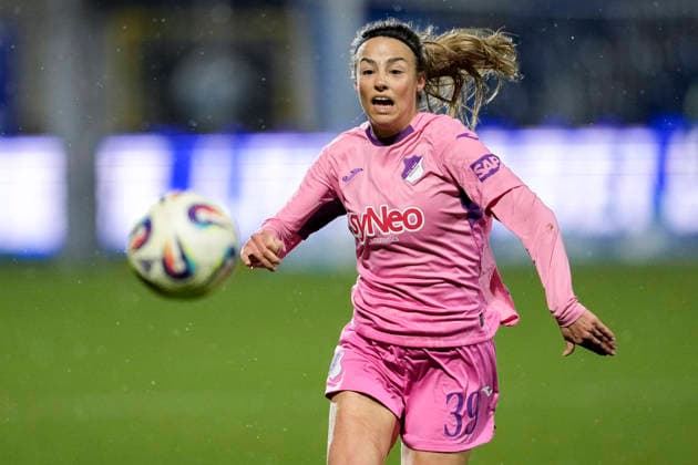 Christina Alp TSG, 39 , on the ball, single picture, single photo, action, action, 15 02 2026, Sinsheim Hoffenheim Germany , Soccer, Google Pixel Women Bundesliga, TSG 1899 Hoffenheim Hamburger SV, DFB DFL REGULATIONS PROHIBIT ANY USE OF PHOTOGRAPHS AS IMAGE SEQUENCES AND OR QUASI VIDEO xozx