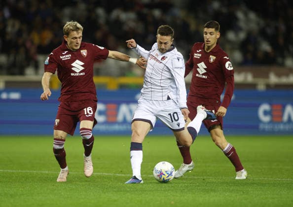 CALCIO - Serie A - Torino FC vs Bologna FC Federico Bernardeschi of Bologna FC and Marcus Pedersen of Torino FC during the Italian Serie A, 2025 2026 season, football match between Torino FC and Bologna FC 1909, on 15 February 2026 at Stadio Olimpico Grande Torino, Turin, Italy. Photo Nderim Kaceli Turin Italy  Copyright: xIPAxSport ABACAx
