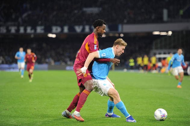February 15, 2026, Napoli, Campania, ITALIA: Rasmus Hoyland of SSC Napoli - Evan Ndicka (AS Roma) During the 2025 26 Italian Serie A football match between SSC Napoli and AS Roma on February 15, 2026, at the Diego Armando Maradona Stadium in Naples...Pictured: Napoli ITALIA - ZUMAs236 20260215_aap_s236_011 Copyright: xFabioxSassox