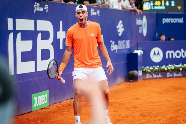 ATP, Tennis Herren Argentina Open 2026 BUENOS AIRES, AR - 15.02.2026: ATP ARGENTINA OPEN 2026 - Buenos Aires, Argentina. February 15, 2026. Francisco Cerundolo (ARG) celebrates winning the Argentina Open 2026 title. (Photo: Lucas Mangi Fotoarena) x2886814x  LucasxMangi