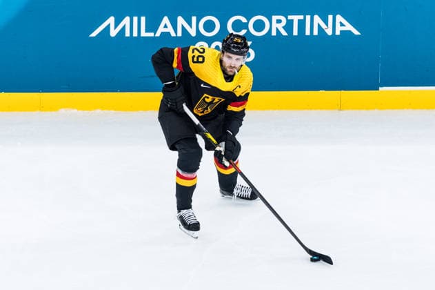 MILANO, ITALY - FEBRUARY 15: Leon Draisaitl (Germany, 29) controls the puck during the Ice hockey, Eishockey Men United States of America vs Germany - Preliminary Round - Group C at the Milano Cortina 2026 Olympics at Milano Santagiulia Ice Hockey Arena on day 9 of the Milano Cortina 2026 Olympics on February 15, 2026 in Milano, Italy. Editorial use only. Italy Copyright: xSteffiexWunderlx