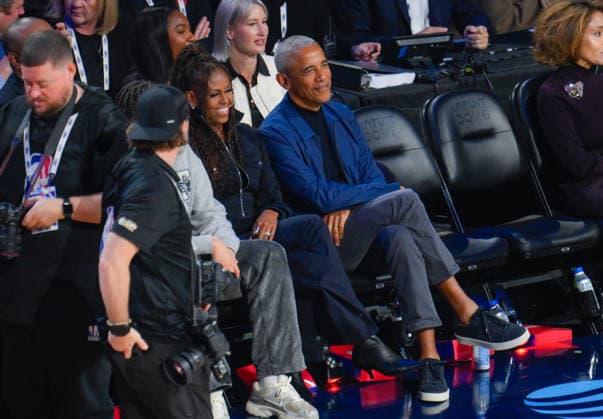 NBA, Basketball Herren, USA All Star 2026 LOS ANGELES, CA - FEB 15: Barack Obama (L) attends the 75th NBA All-Star Game at Intuit Dome on February 15, 2026 in Inglewood, California. Tayfun Coskun Anadolu California United States. Editorial use only. Please get in touch for any other usage.  Copyright: x2026xAnadoluxTayfunxCoskunx