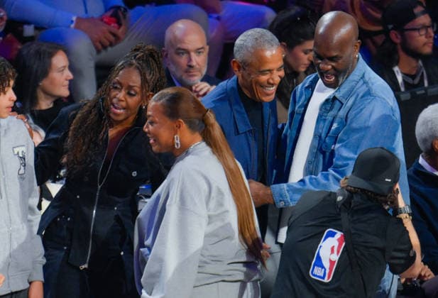 NBA, Basketball Herren, USA All Star 2026 LOS ANGELES, CA - FEB 15: Barack Obama (C) attends the 75th NBA All-Star Game at Intuit Dome on February 15, 2026 in Inglewood, California. Tayfun Coskun Anadolu California United States. Editorial use only. Please get in touch for any other usage.  Copyright: x2026xAnadoluxTayfunxCoskunx