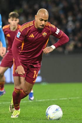 CALCIO - Serie A - SSC Napoli vs AS Roma Donyell Malen of AS Roma converts the penalty to make it 1-2 during the Serie A Enelive SSC Napoli vs AS Roma match between SSC Napoli vs AS Roma :Danilo Gemito Live Photo Naples Italy  Copyright: xIPAxSport ABACAx