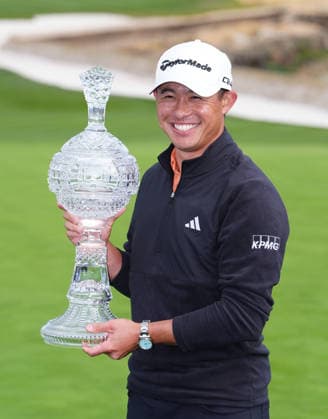 PEBBLE BEACH, CA - FEBRUARY 15: PGA, Golf Herren golfer Collin Morikawa poses with the trophy on February 15, 2026, after winning the PGA AT&T Pebble Beach Pro-Am at the Pebble Beach Golf Links at Pebble Beach, California. (Photo by Brian Spurlock Icon Sportswire) GOLF: FEB 15 PGA AT&T Pebble Beach Pro-Am EDITORIAL USE ONLY Icon26021577