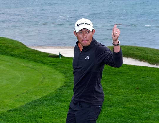 PEBBLE BEACH, CA - FEBRUARY 15: PGA, Golf Herren golfer Collin Morikawa gives a thumbs up to the fans on February 15, 2026, after winning the PGA AT&T Pebble Beach Pro-Am at the Pebble Beach Golf Links at Pebble Beach, California. (Photo by Brian Spurlock Icon Sportswire) GOLF: FEB 15 PGA AT&T Pebble Beach Pro-Am EDITORIAL USE ONLY Icon26021578