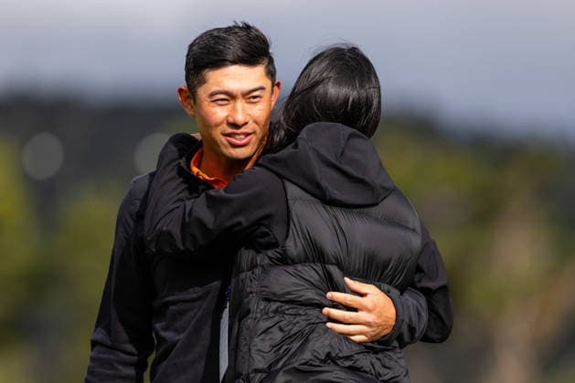 PEBBLE BEACH, CA - FEBRUARY 15: Collin Morikawa of the United States celebrates winning the AT&T Pebble Beach Pro-Am 2026 with his wife, Katherine Zhu, on February 15, 2026 at Pebble Beach Golf Links in Pebble Beach, CA. (Photo by Matthew Huang Icon Sportswire) GOLF: FEB 15 PGA, Golf Herren AT&T Pebble Beach Pro-Am EDITORIAL USE ONLY Icon2602150404