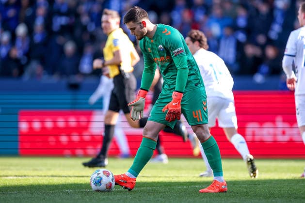 15 02 2026, Football, VfL Bochum SC Paderborn 07, 2 Fußball Bundesliga, 22 Matchday, Vonovia Ruhrstadion, Season 2025 2026 Goalkeeper Dennis Seimen SC Paderborn 41 DFB regulations prohibit any use of photographs as image sequences and or quasi video Nordrhein Westfalen Germany