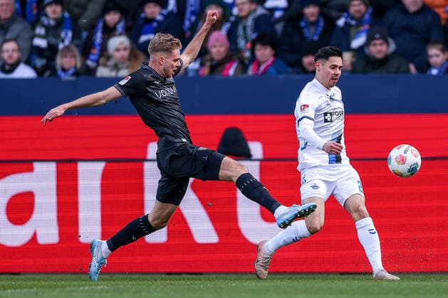 15 02 2026, Football, VfL Bochum SC Paderborn 07, 2 Fußball Bundesliga, 22 Matchday, Vonovia Ruhrstadion, Saison 2025 2026 Leandro Morgalla VfL Bochum 39 in duel against Raphael Obermair SC Paderborn 23 DFB regulations prohibit any use of photographs as image sequences and or quasi video Nordrhein Westfalen Germany