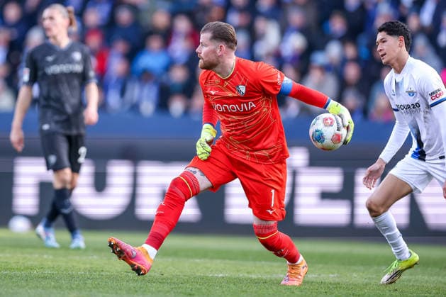 15 02 2026, Football, VfL Bochum SC Paderborn 07, 2 Fußball Bundesliga, 22 Matchday, Vonovia Ruhrstadion, Season 2025 2026 Goalkeeper Timo Horn VfL Bochum 01 DFB regulations prohibit any use of photographs as image sequences and or quasi video Nordrhein Westfalen Germany