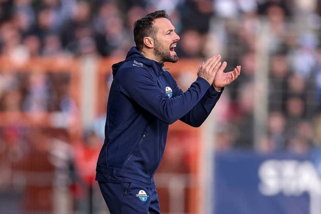 15 02 2026, Football, VfL Bochum SC Paderborn 07, 2 Fußball Bundesliga, 22 Matchday, Vonovia Ruhrstadion, Season 2025 2026 Head coach Ralf Kettemann SC Paderborn hc gesticulating on the sidelines DFB regulations prohibit any use of photographs as image sequences and or quasi video Nordrhein Westfalen Germany