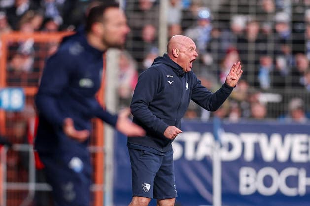15 02 2026, Football, VfL Bochum SC Paderborn 07, 2 Fußball Bundesliga, 22 Matchday, Vonovia Ruhrstadion, Season 2025 2026 Head coach Uwe Rösler VfL Bochum hc gesticulating on the sidelines DFB regulations prohibit any use of photographs as image sequences and or quasi video Nordrhein Westfalen Germany