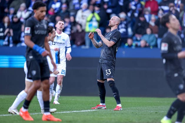 15 02 2026, Football, VfL Bochum SC Paderborn 07, 2 Fußball Bundesliga, 22 Matchday, Vonovia Ruhrstadion, Season 2025 2026 Moritz Broni Kwarteng VfL Bochum 11 disappointed disappointment gesticulating on the pitch DFB regulations prohibit any use of photographs as image sequences and or quasi video Nordrhein Westfalen Germany