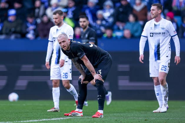 15 02 2026, Football, VfL Bochum SC Paderborn 07, 2 Fußball Bundesliga, 22 Matchday, Vonovia Ruhrstadion, Season 2025 2026 Philipp Hofmann VfL Bochum 33 disappointed Disappointment next to Tjark Scheller SC Paderborn 25 Sebastian Klaas SC Paderborn 26 DFB regulations prohibit any use of photographs as image sequences and or quasi video Nordrhein Westfalen Germany