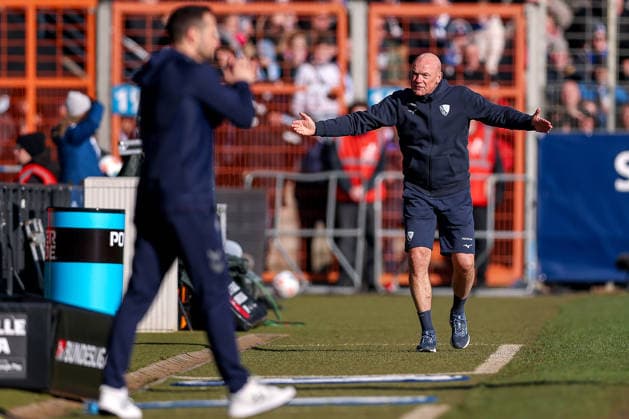 15 02 2026, Football, VfL Bochum SC Paderborn 07, 2 Fußball Bundesliga, 22 Matchday, Vonovia Ruhrstadion, Season 2025 2026 Head coach Uwe Rösler VfL Bochum hc gesticulating on the sidelines DFB regulations prohibit any use of photographs as image sequences and or quasi video Nordrhein Westfalen Germany