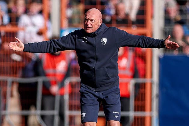 15 02 2026, Football, VfL Bochum SC Paderborn 07, 2 Fußball Bundesliga, 22 Matchday, Vonovia Ruhrstadion, Season 2025 2026 Head coach Uwe Rösler VfL Bochum hc gesticulating on the sidelines DFB regulations prohibit any use of photographs as image sequences and or quasi video Nordrhein Westfalen Germany