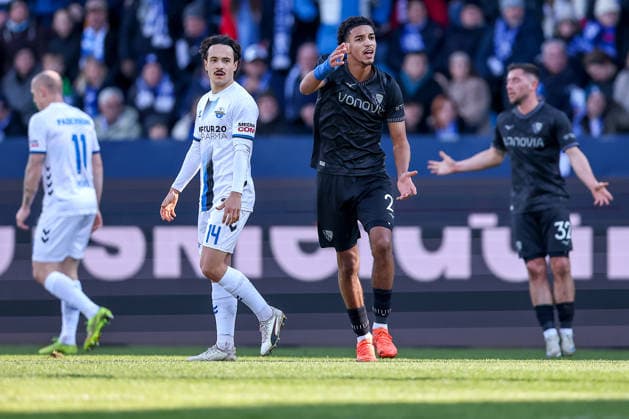 15 02 2026, Football, VfL Bochum SC Paderborn 07, 2 Fußball Bundesliga, 22 Matchday, Vonovia Ruhrstadion, Season 2025 2026 Francis Onyeka VfL Bochum 21 disappointed disappointment gesticulating on the pitch DFB regulations prohibit any use of photographs as image sequences and or quasi video Nordrhein Westfalen Germany