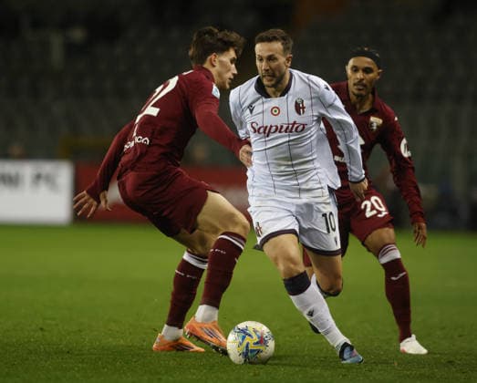 CALCIO - Serie A - Torino FC vs Bologna FC Federico Bernardeschi of Bologna FC and Cesare Casadei of Torino FC during the Italian Serie A, 2025 2026 season, football match between Torino FC and Bologna FC 1909, on 15 February 2026 at Stadio Olimpico Grande Torino, Turin, Italy. Photo Nderim Kaceli Turin Italy  Copyright: xIPAxSport ABACAx
